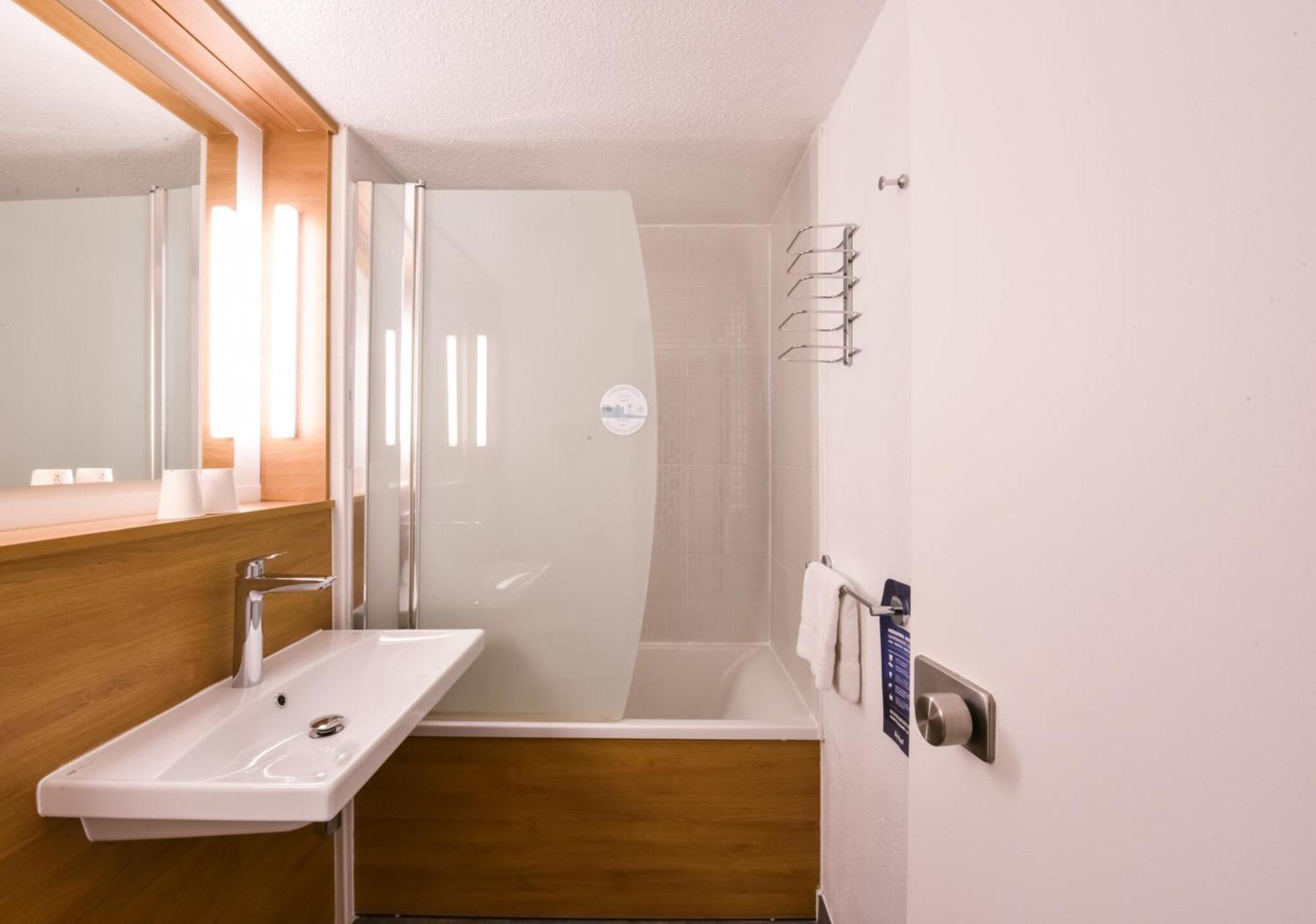 Kyriad Saint Georges - Renove Hotel