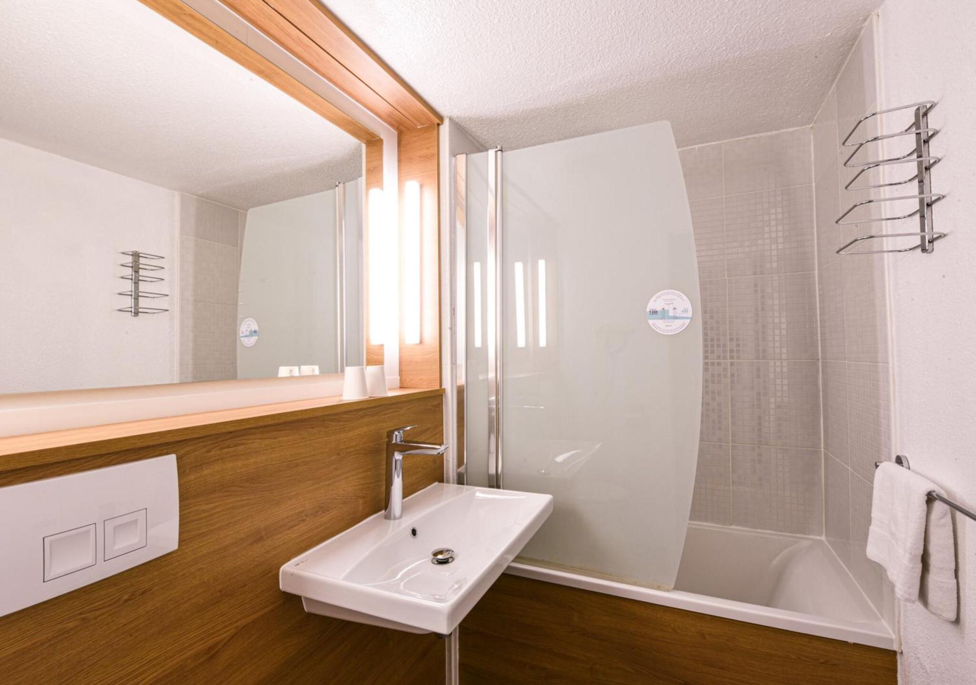 Kyriad Saint Georges - Renove Hotel